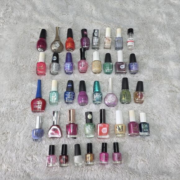 Mixed lot of Nail Polish Lot of 30 L.A. Colors, Sinful Colors, Kiss, Maybelline - Picture 2 of 16